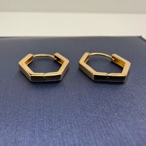 18K Genuine Gold Hexagonal Huggie Hoop Earrings 15.4mm 2 Grams (Preowned)